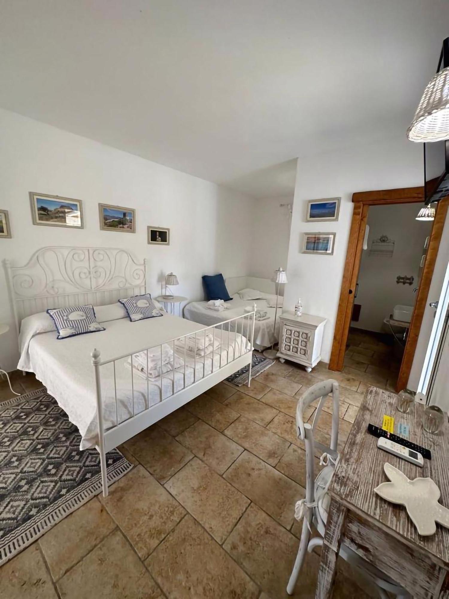 Monti Russu Natural Guest House Aglientu Eksteriør billede