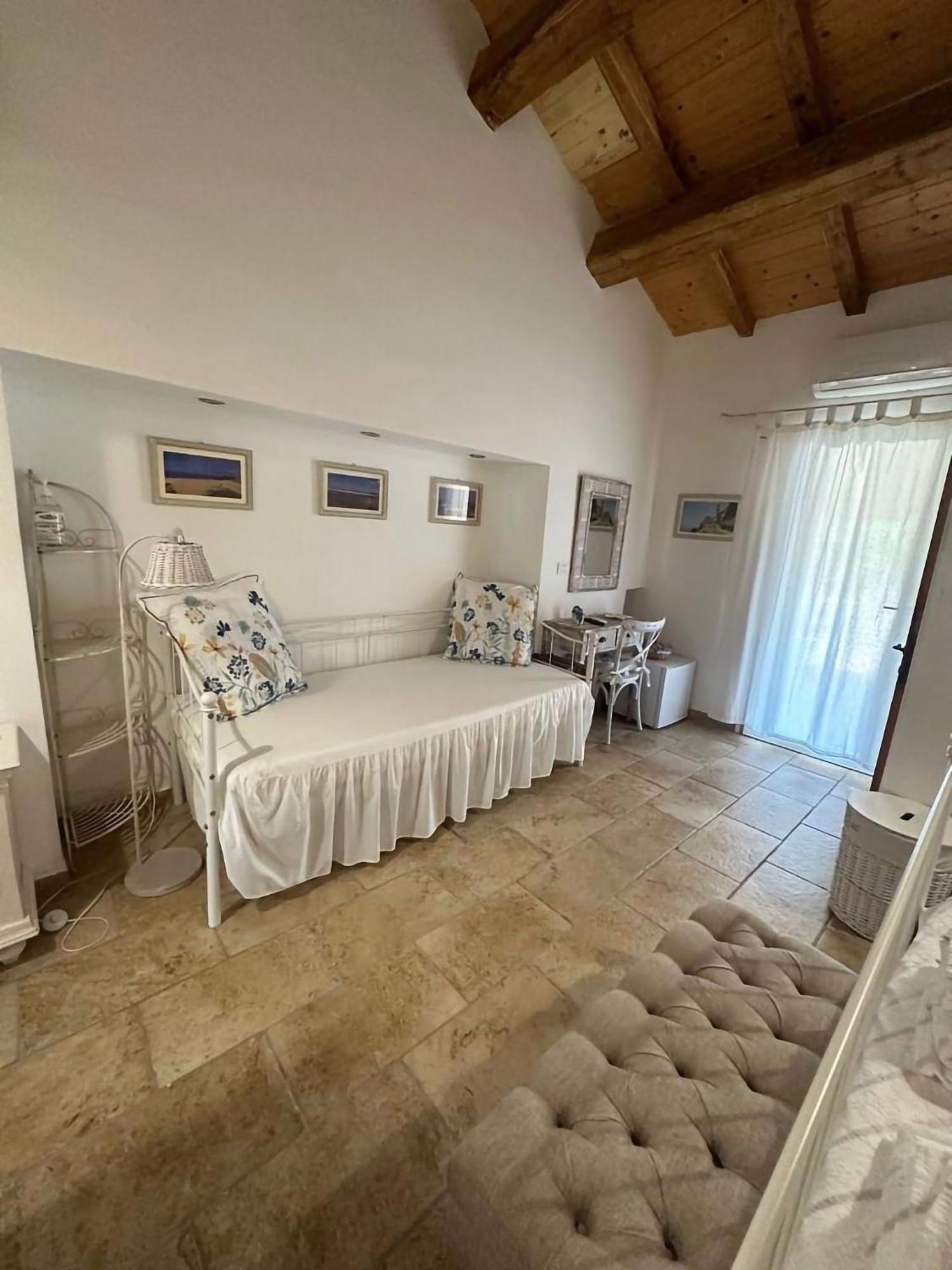 Monti Russu Natural Guest House Aglientu Eksteriør billede